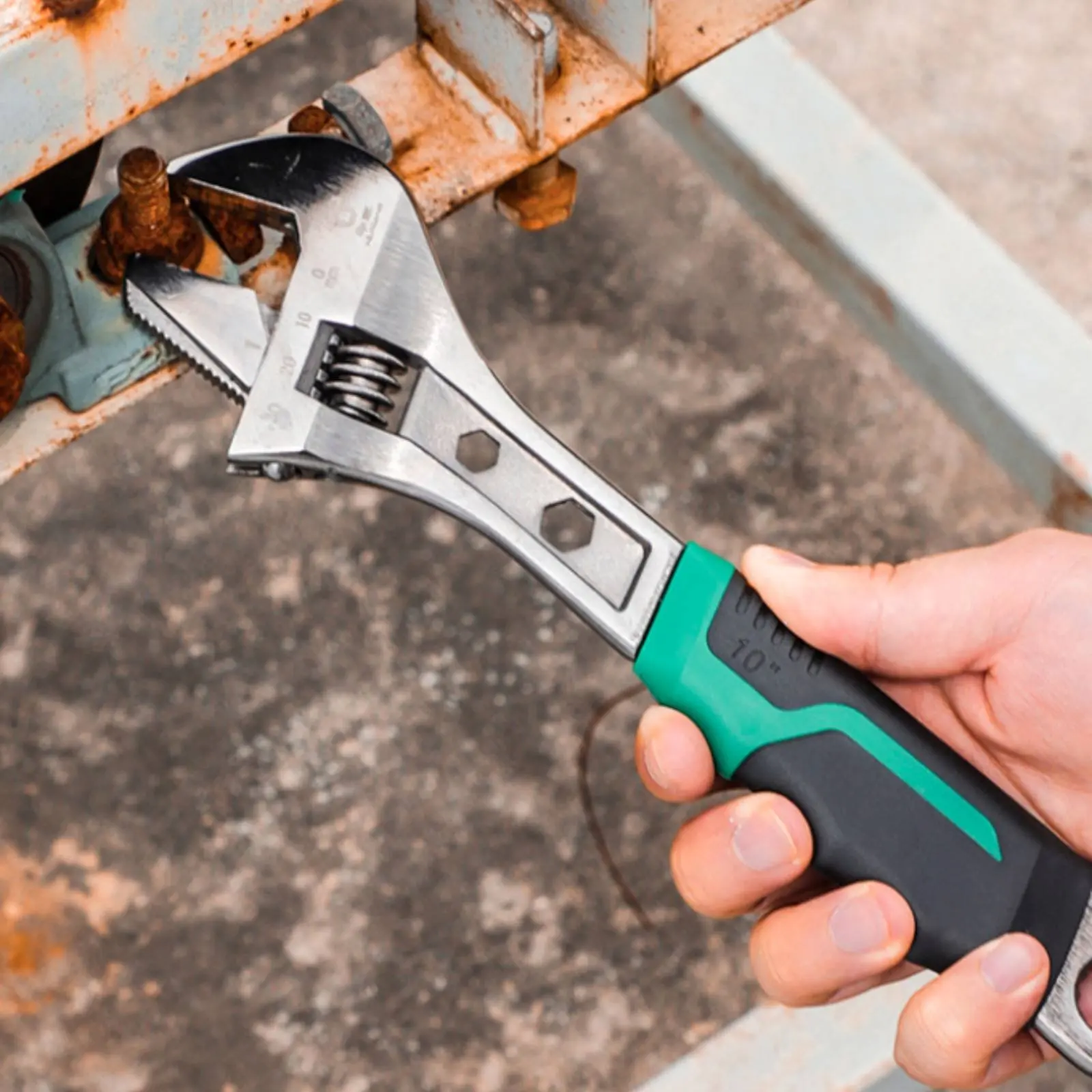 Toothed Adjustable Wrench Industrial Grade Adjustable Jaw Wrench Hand Tool High Hardness Non-Slip Grip for Plumbing view 5