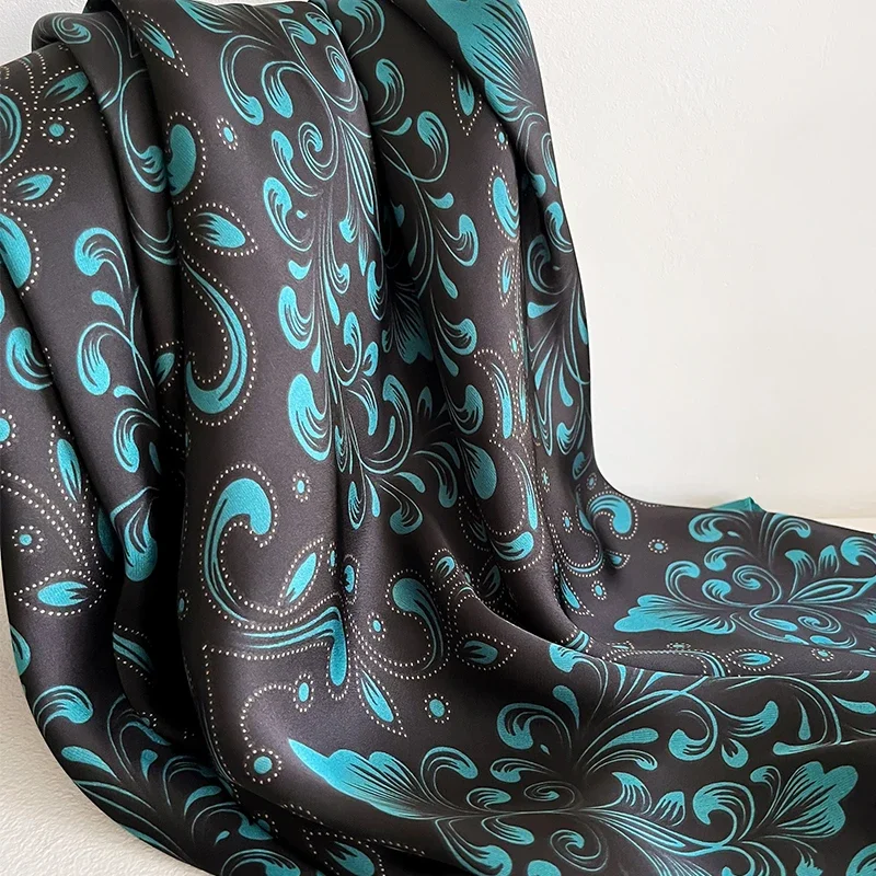 2025 New Silk Scarf 110x110cm Luxury BrandDesigner Pullover Scarf Print Head Large Handkerchief Hijab Shawl Women Bandanna Foula