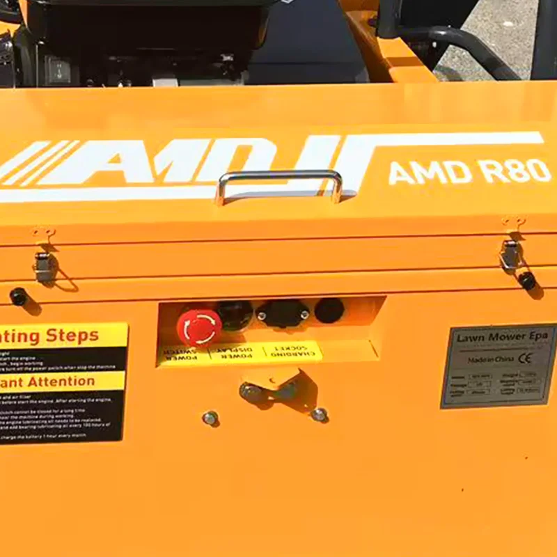 Robot per tagliare il prato strisciante con telecomando intelligente personalizzato, adatto per attività di taglio del prato nelle fattorie e giardini