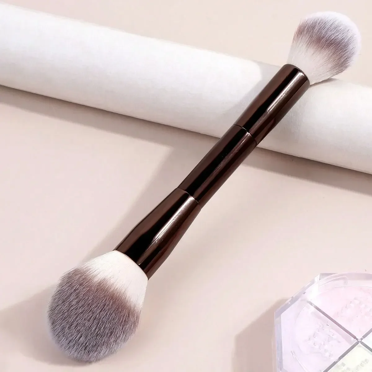 Set professionale di pennelli per trucco viso a doppia testa, pennello per cipria, pennello per fard, strumenti per trucco con fibra morbida per un facile trasporto, pennello