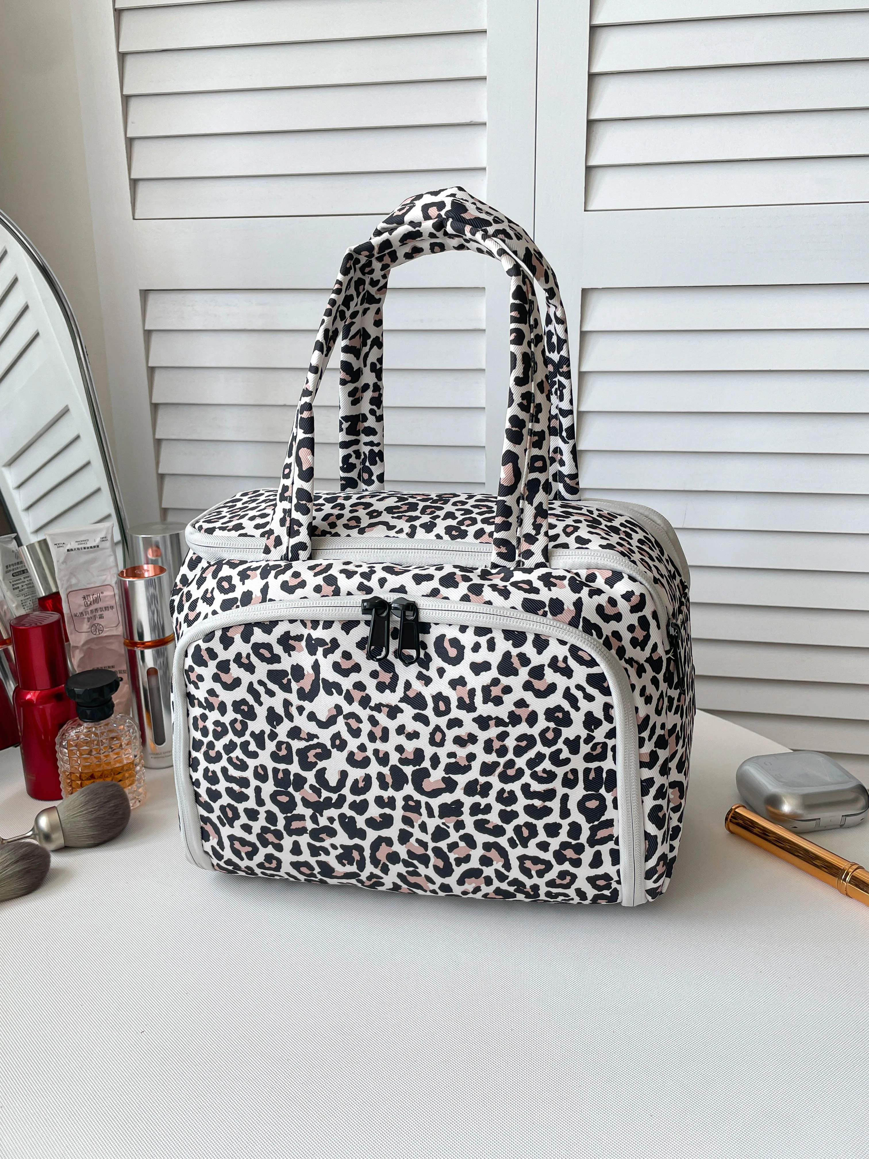 Fashion Leopard Print Handheld Makeup Bag Women's New Portable Travel Large Cpacity Cosmetic Bags Multi-Compartment Toiletry Bag