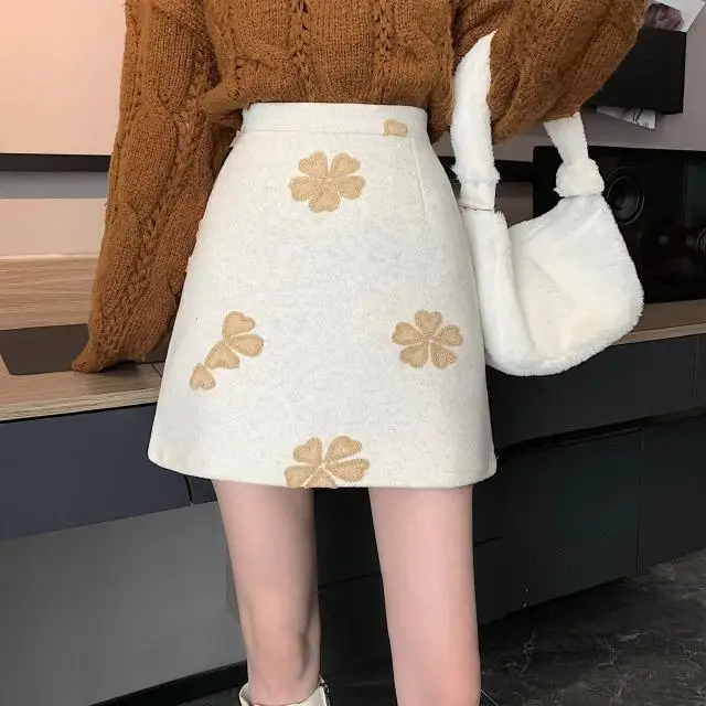 

Black Embroidered Woolen Skirt Women Autumn and Winter 2025 New Style Small High-waisted Slim A-line Versatile Short Skirt