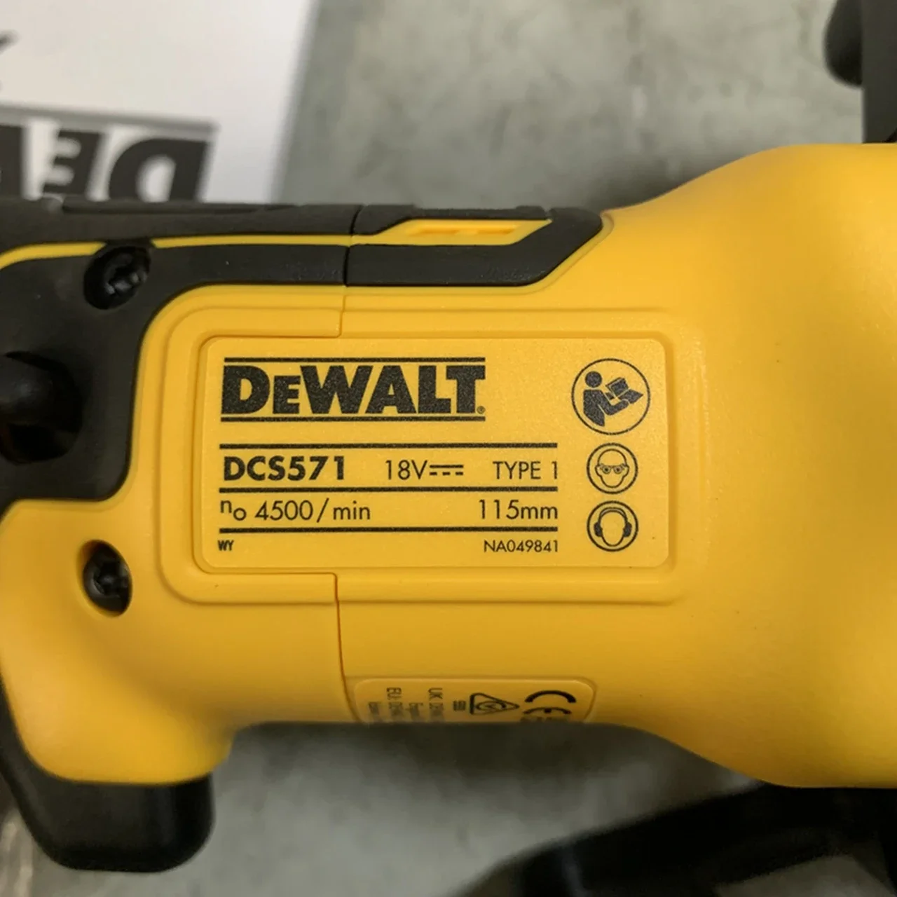 DEWALT ATOMIC 20V MAX Brushless 4-1/2 in. Cordless Circular Saw (Bare Tool) New