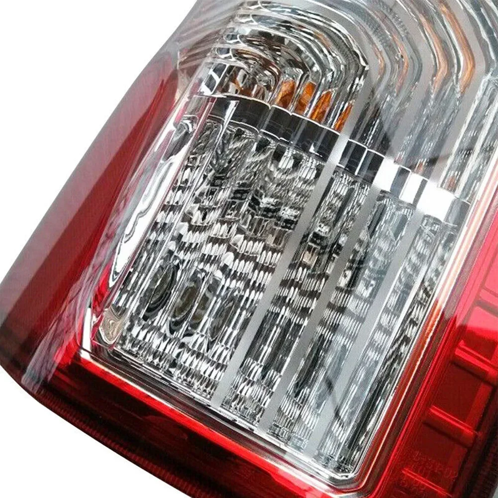 Car Left Rear Tail Light Assembly For Ssangyong Actyon Sports 2012-2017 83601-32500 Red ABS Car Accessories