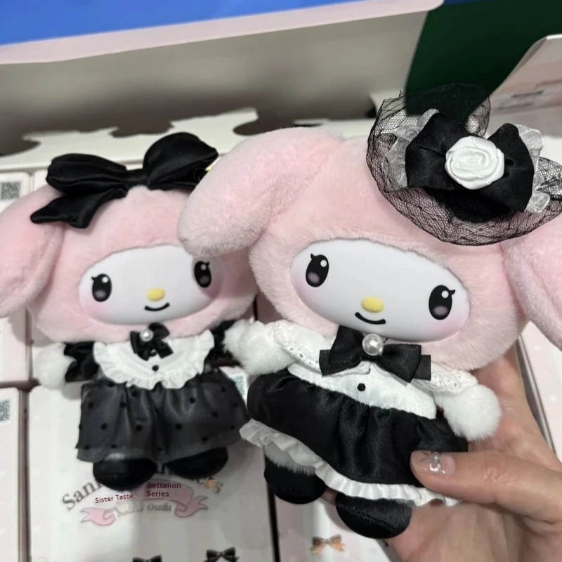 Nuovi personaggi originali Sanrio Toptoy V4 Serie di abiti da sorelle Scatole cieche Scatola misteriosa Simpatico regalo di decorazione per bambole fatte a mano Kuromi