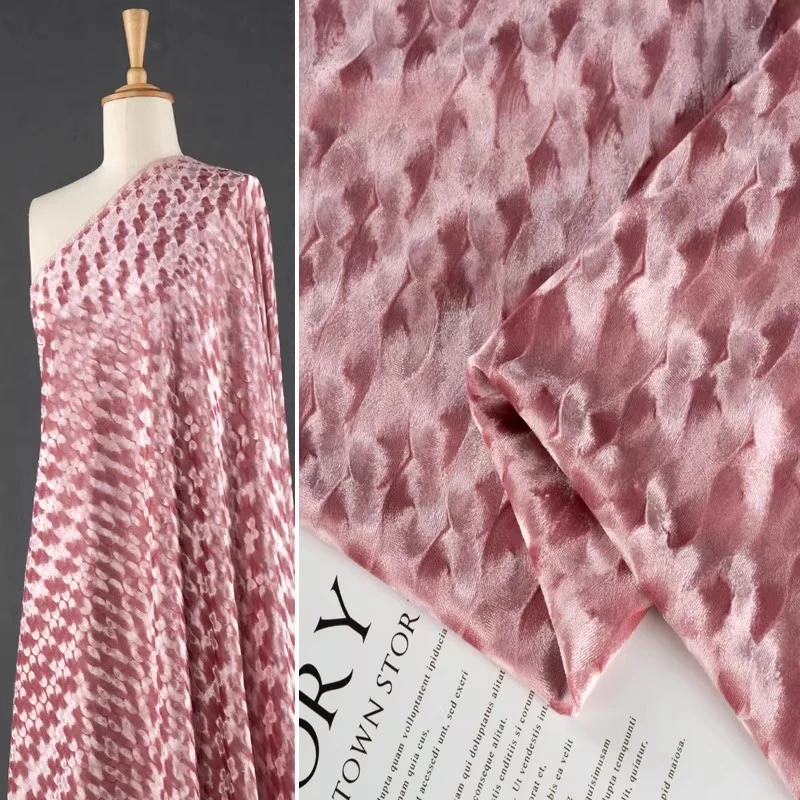 

Pink acetate velvet elastic glossy velvet embossed fabric sewn sweet dress top dress diy fabric