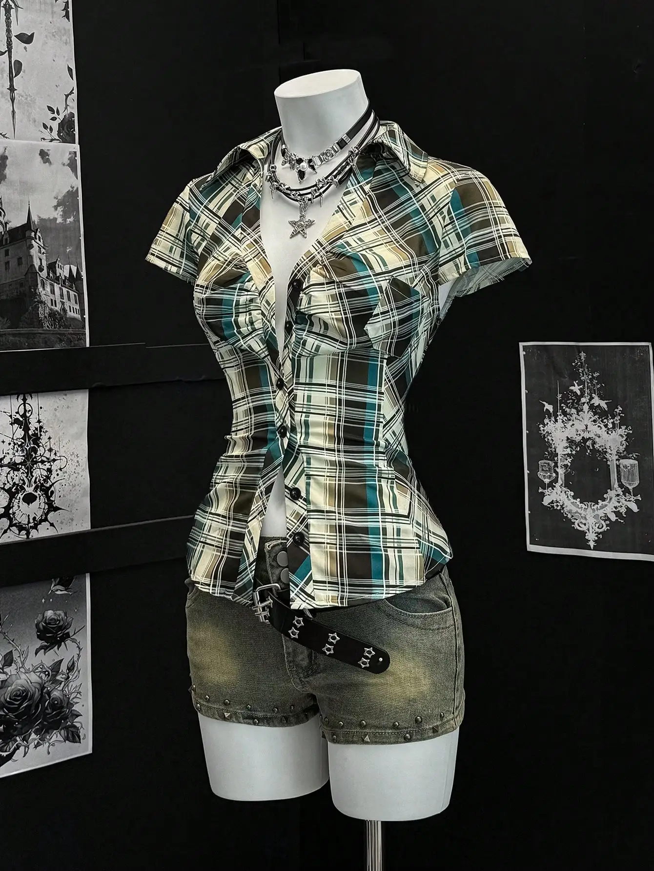 

Женская рубашка в клетку с коротким рукавом, на пуговицах, с драпировкой на талии, в готическом стиле панк