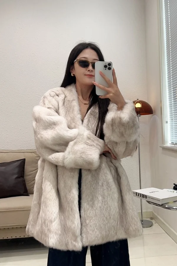 2025 الشتاء الكاكي فو الفراء معطف قصير المرأة أنيقة طويلة الأكمام رقيق سترة سترة السيدات عادية سميكة الدافئة أبلى Wh112