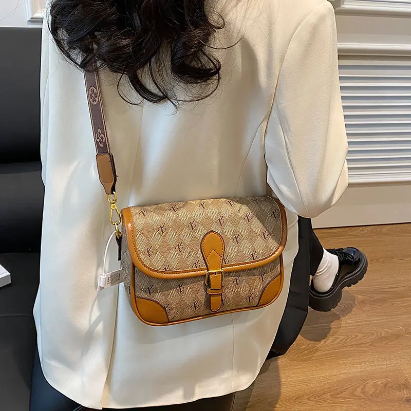 

Nurse Stick Bag for Women, Advanced Crossbody Bag, One Shoulder, Versatile Fashion, Underarm Bag