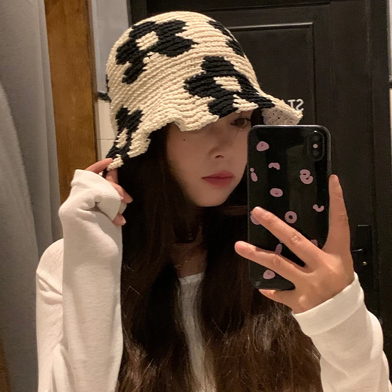 

Korean Version of Cute Flower Hand-woven Bucket Hat Women's Autumn and Winter Niche Versatile Warm Dome Knitted Basin Cap