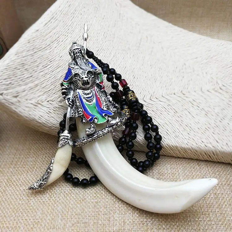 Pig tooth pendant Liao tooth pendant Guan Yu Guan Gong modeling cultural play ornament live streaming host filming props town ho