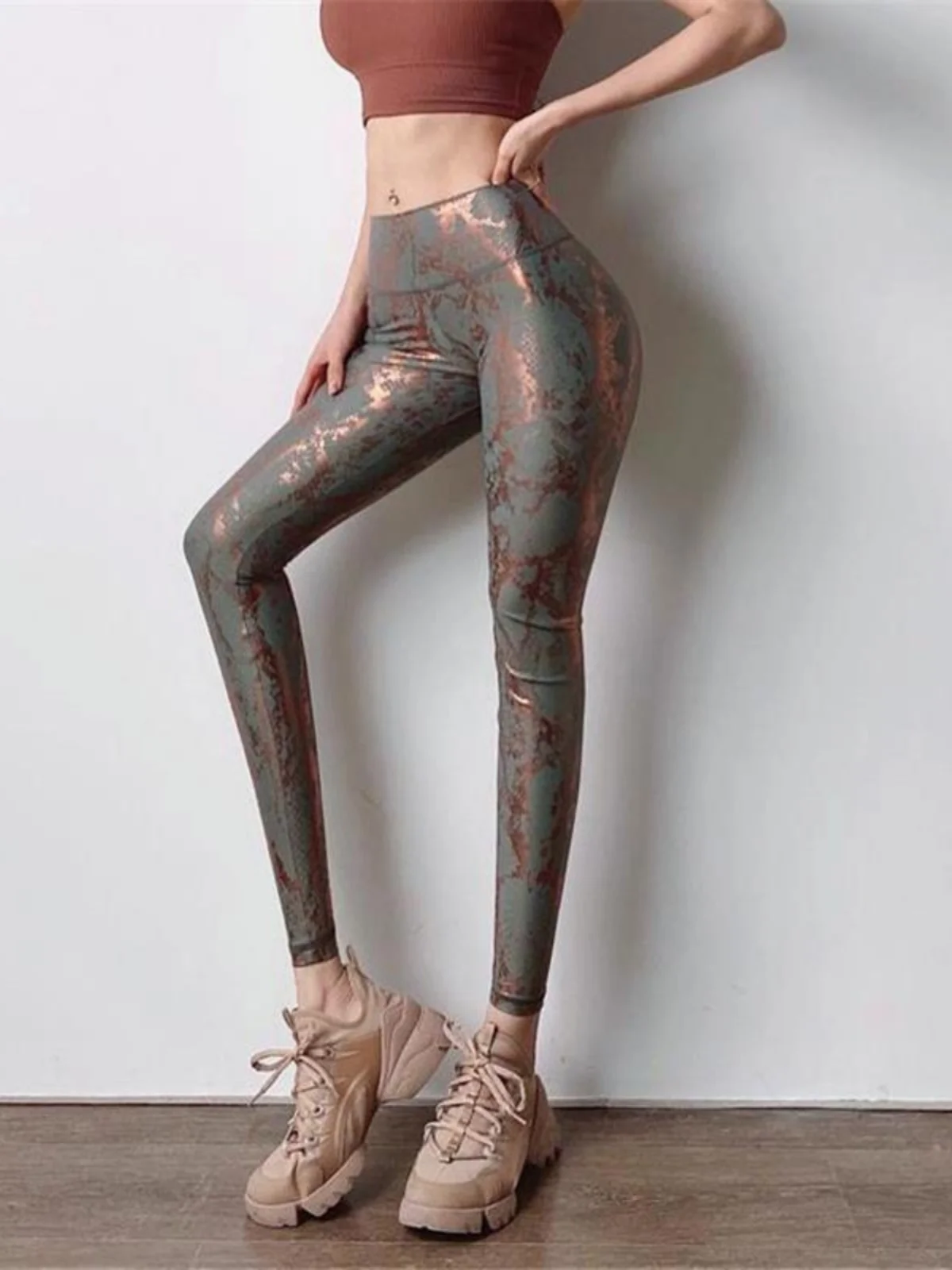 Pantaloni da yoga aderenti in pelle di serpente Gold Emed Pantaloni fitn a vita alta Modello di testa color pesca Abbigliamento sportivo transfrontaliero