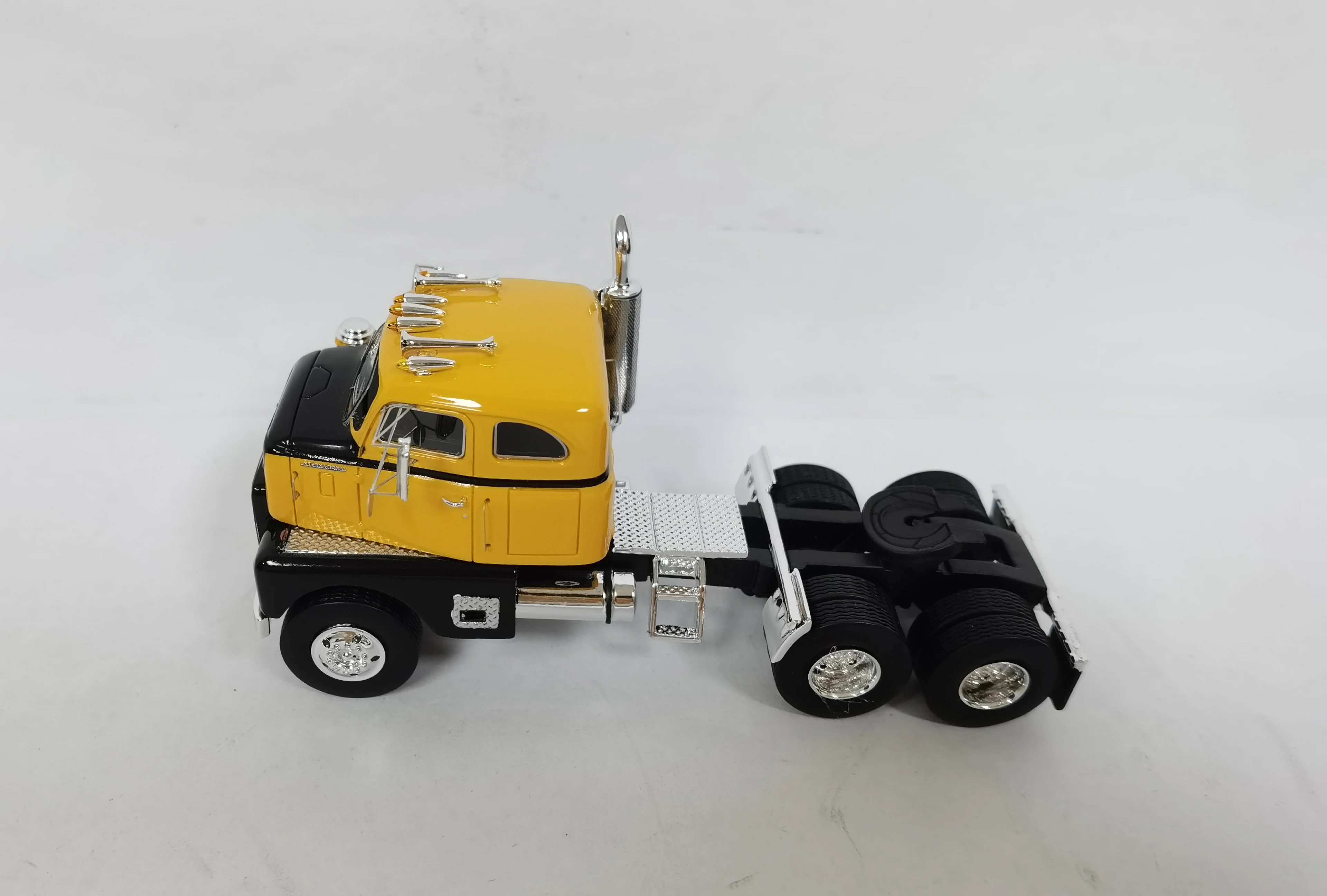 Car Model -Top Shelf 1/64 High Quality Resin International RDFC405 Tractor Yellow