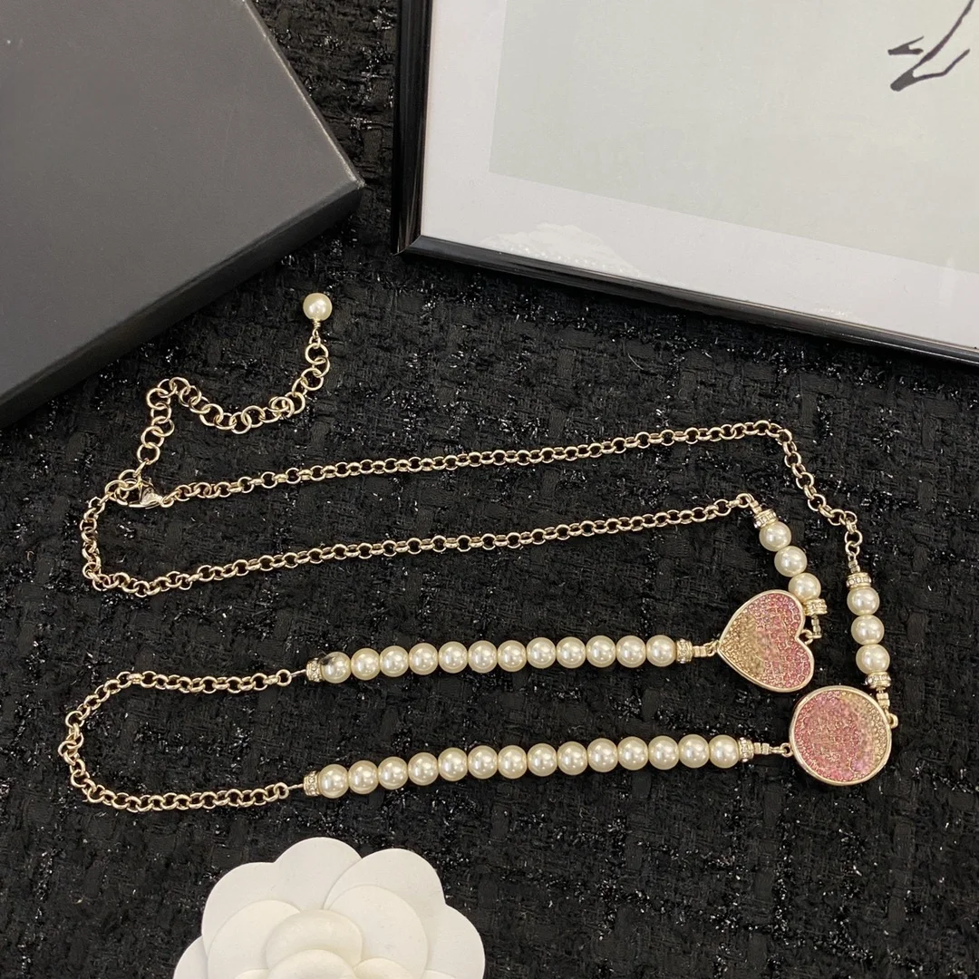 

Graded pink rhinestone love heart round pearl sweater necklace