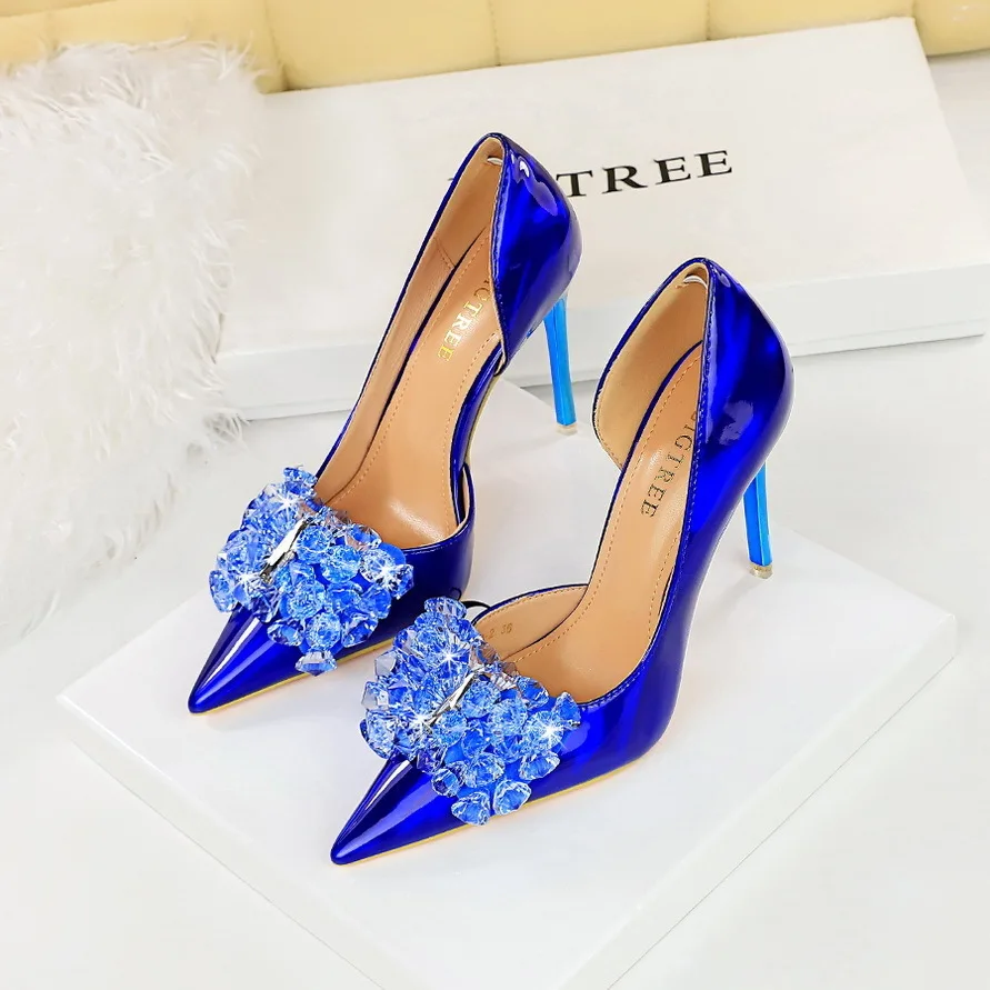 

New High Middle Heels Light Luxury Women's Shallow Mouth Pointed Side Hollow Diamond Bow Ladies Single Shoes Women Pumps