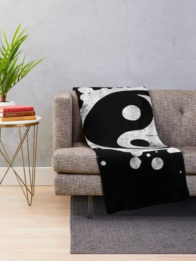 Distressed Yin Yang Feng Shui Ying Yang Taoism Zen Buddhism T-Shirt Throw Blanket bed plaid Flannel Fabric Plush Kid'S Blankets