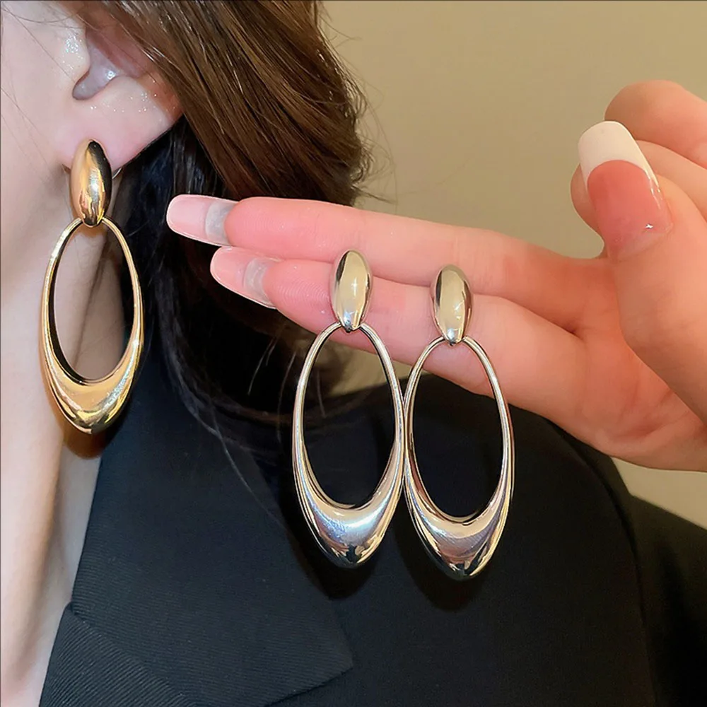 

Silvery Needle Metal Oval Hollowed-out Pendant Earrings For Women Light Luxury Fashionable Jewelry