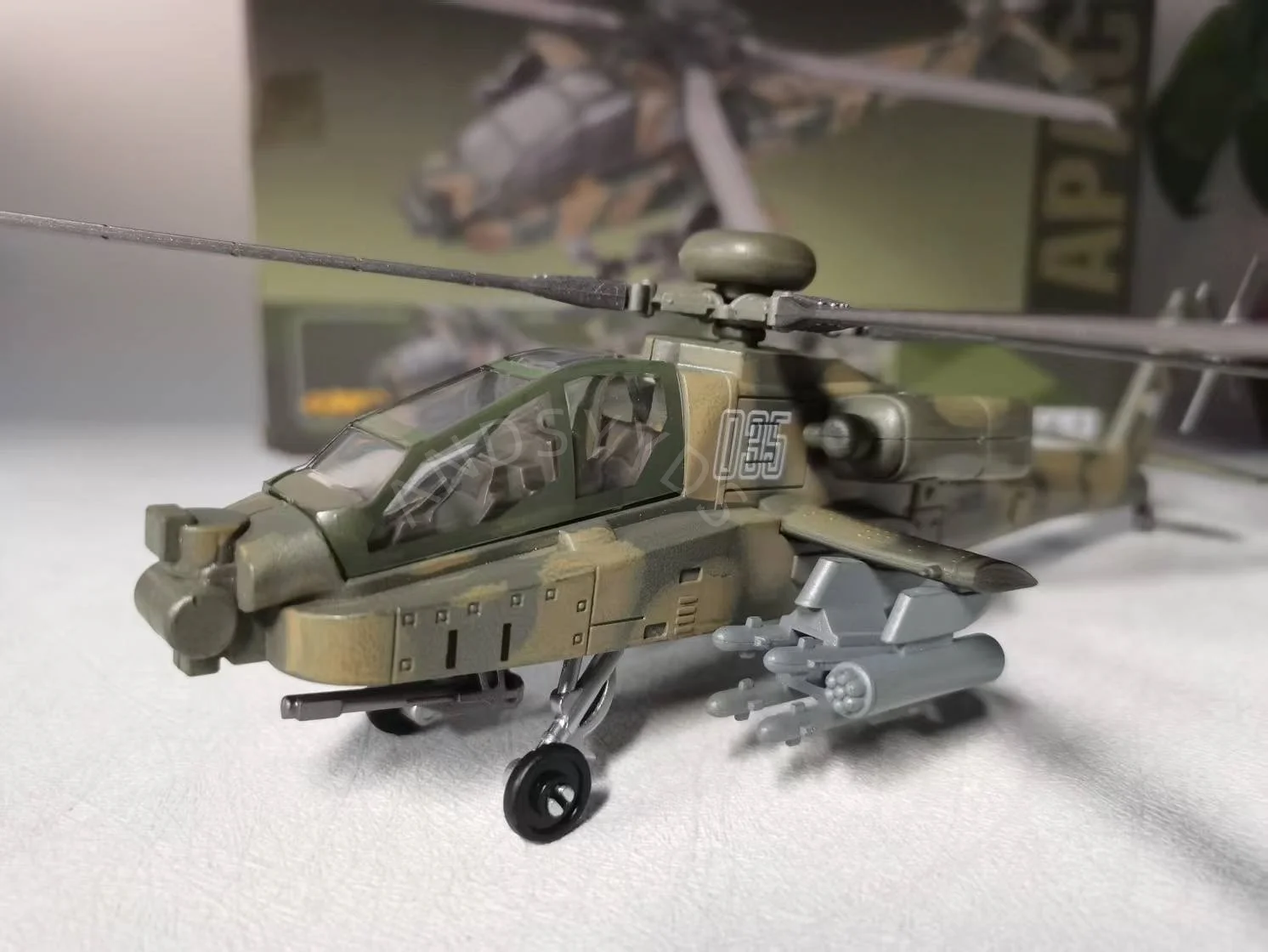 AH-64 كتل الطائرات لعبة الولايات المتحدة أباتشي المسلحة هليكوبتر AH64 ABS نموذج طائرة 1:72 مقياس طائرة مصغرة جمع الصبي هدية