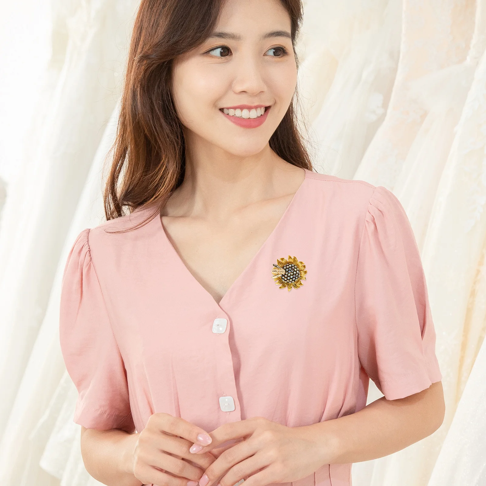 

Sparkly Rhinestone Sunflower Brooch Pin Bling Women Jewelry Exquisite Daisy Party Wear Daisy Pin,rhinestone Brooch,bee Brooch