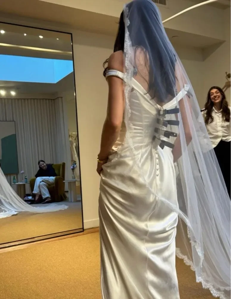 

Металлический гребень для свадебной фаты с однослойной кромкой из ресниц