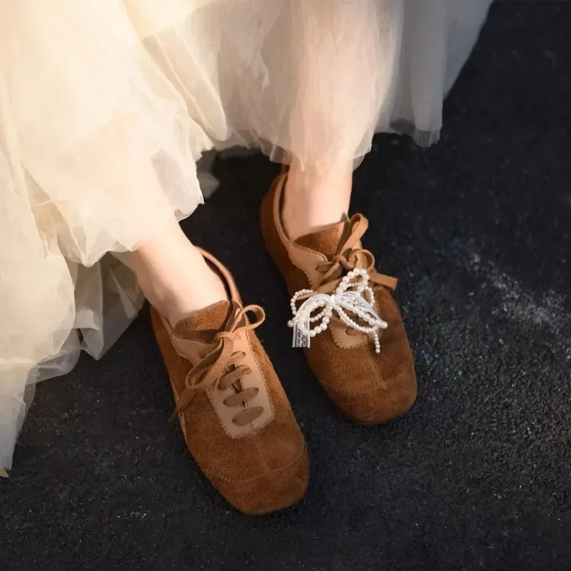 الأحذية النسائية 2025 الدانتيل يصل المرأة أحذية فلكنيز في الهواء الطلق النساء أحذية رياضية جولة تو سلسلة حبة ربطة القوس فيونكة السيدات حذاء كاجوال