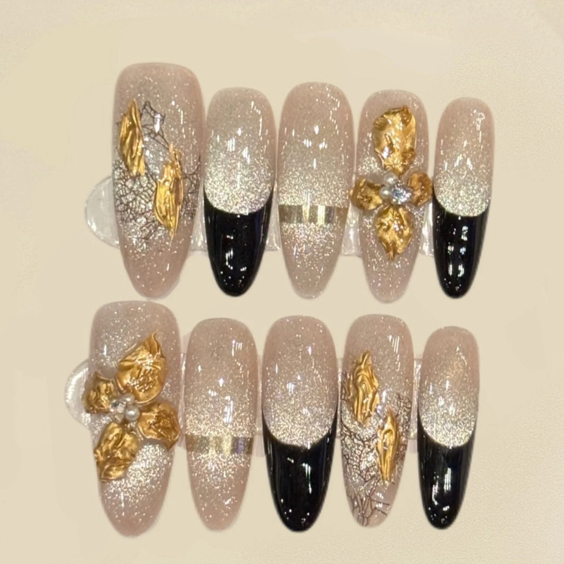 10 szt. Złote Tipsy na Paznokcie Pełne Pokrycie Diamentowy Wzór Długie Owalne Ręcznie Robione Sztuczne Paznokcie Artystyczne Brokatowe Efekt Kociego Oka Naklejane Zestawy Sztucznych Paznokci