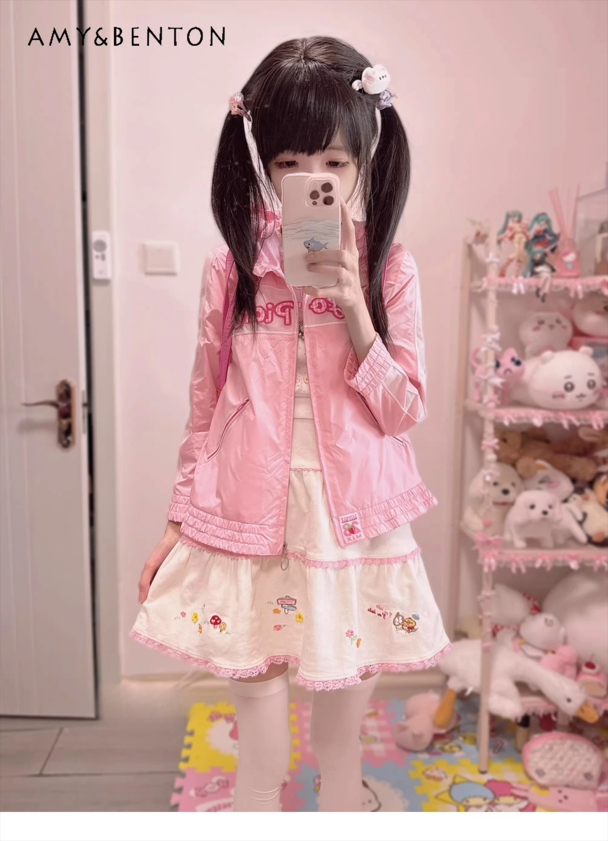 

Весенне-осенняя дышащая розовая куртка с капюшоном и вышивкой, повседневное пальто с желтым буквенным принтом для милых девочек и защиты от солнца