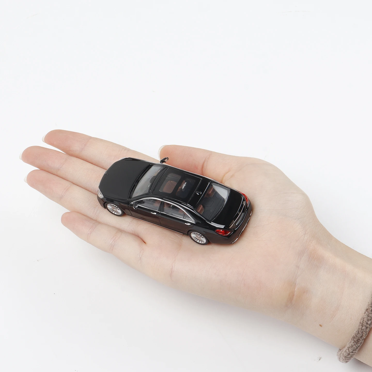 Modèle Glory 1:64 S65 W222, voiture en alliage moulé sous pression et véhicules jouets, modèle de voiture Miniature à l'échelle pour enfants