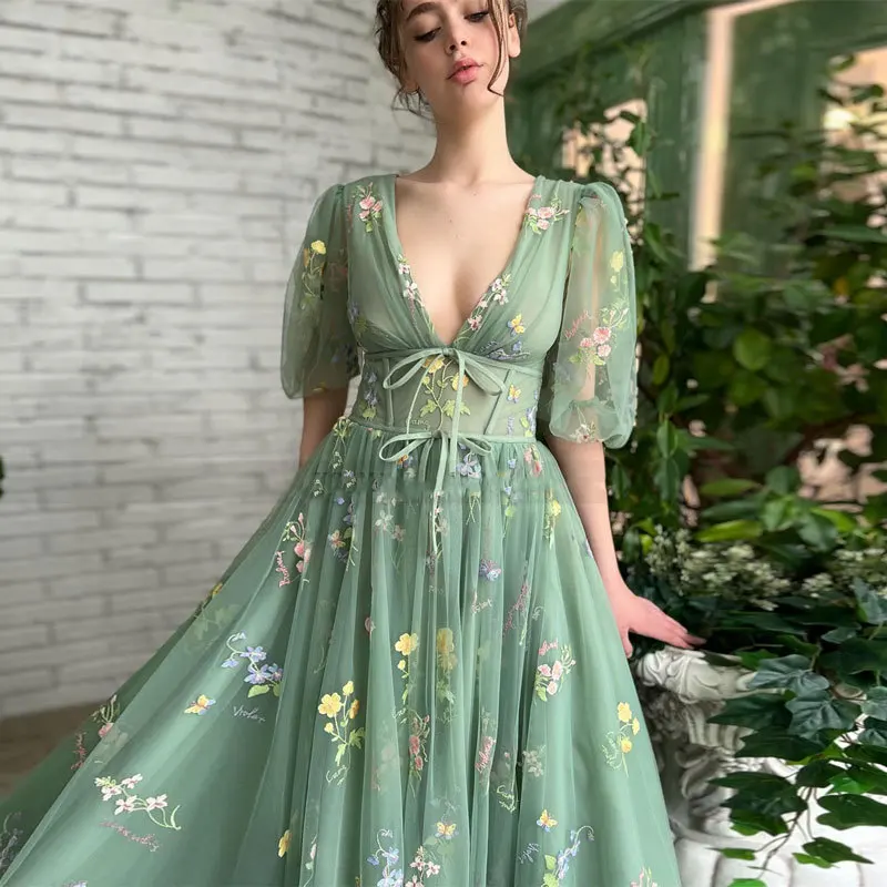 abito-lungo-verde-in-chiffon-con-scollo-a-v-maniche-a-palloncino-e-schiena-scoperta-elegante-e-sexy-personalizzabile