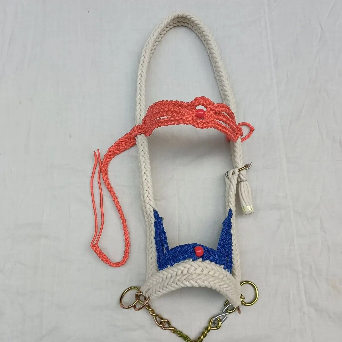 입 체인이 있는 맞춤형 말 고삐를 수용하기 위해 수제