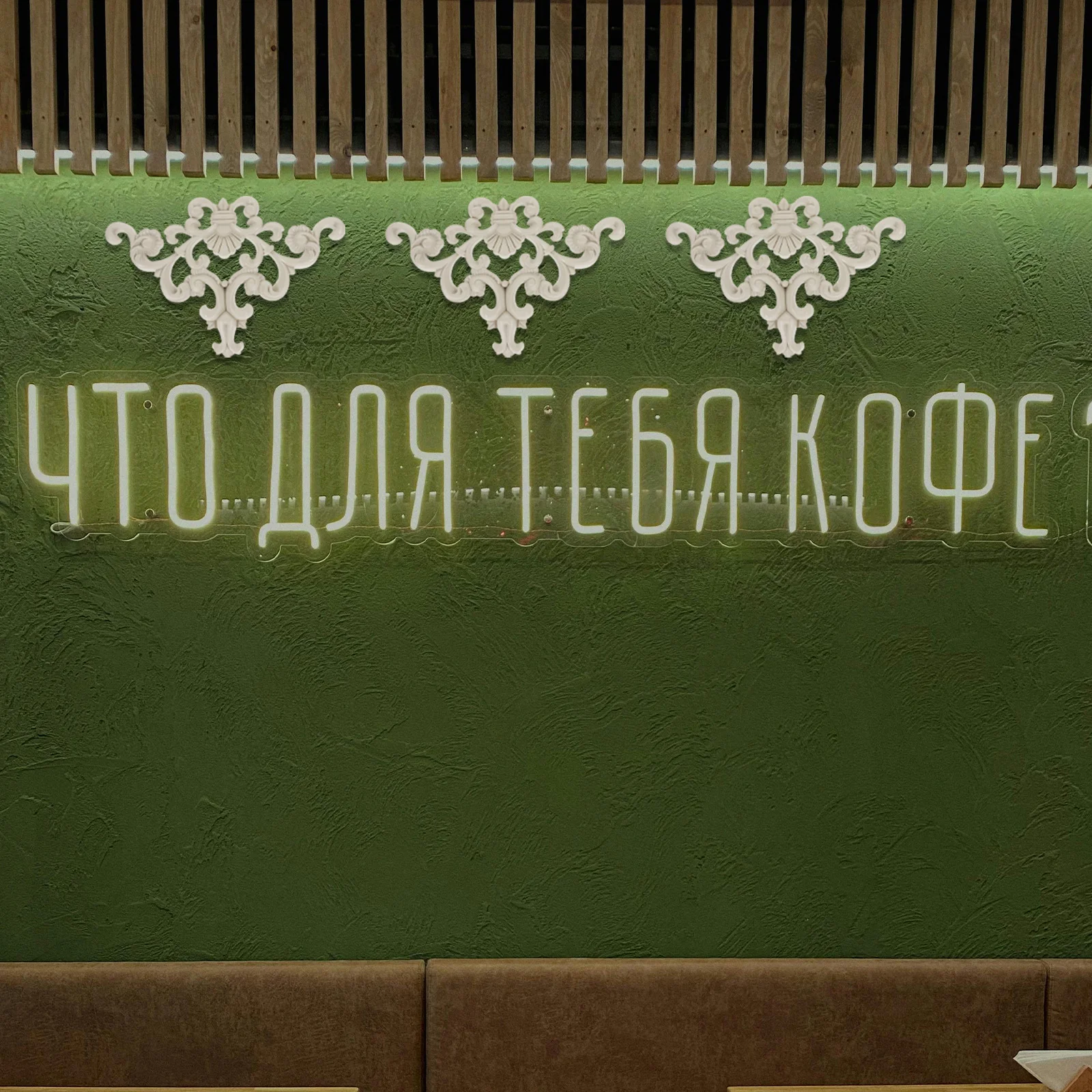 Ornamento onlay con applique di fiori intagliati in PVC per parete, soffitto, porta, decorazione angolare, sfondo del soggiorno, accento decorativo per la casa