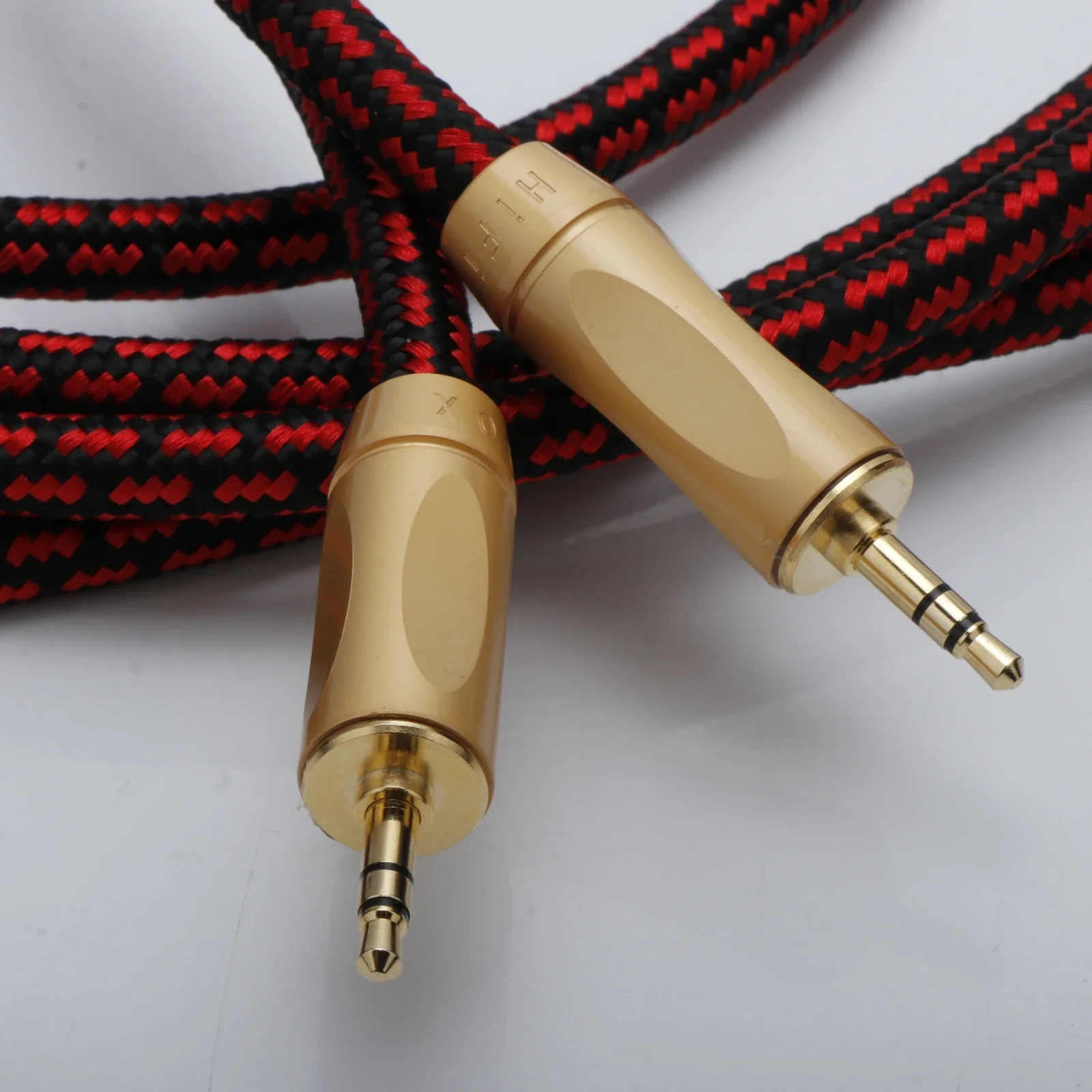 Cabo AUX macho para macho durável de 3,5 mm com conectores banhados a ouro 24K