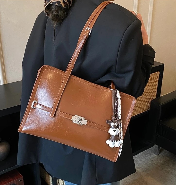 Chic Diaper Bag: Women's Luxury Simple Leather Handbag, High-End Vintage Messenger With Elegant Designer Paris Logo