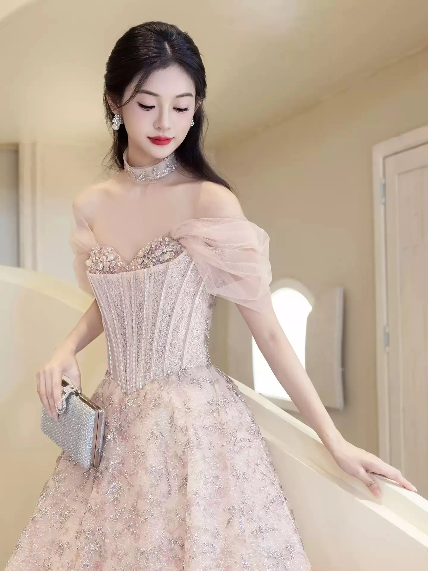 فستان سهرة لافتة للنظر ترتر لامع مزين بالزهور قبالة الكتف فساتين حفلات عالية الخصر