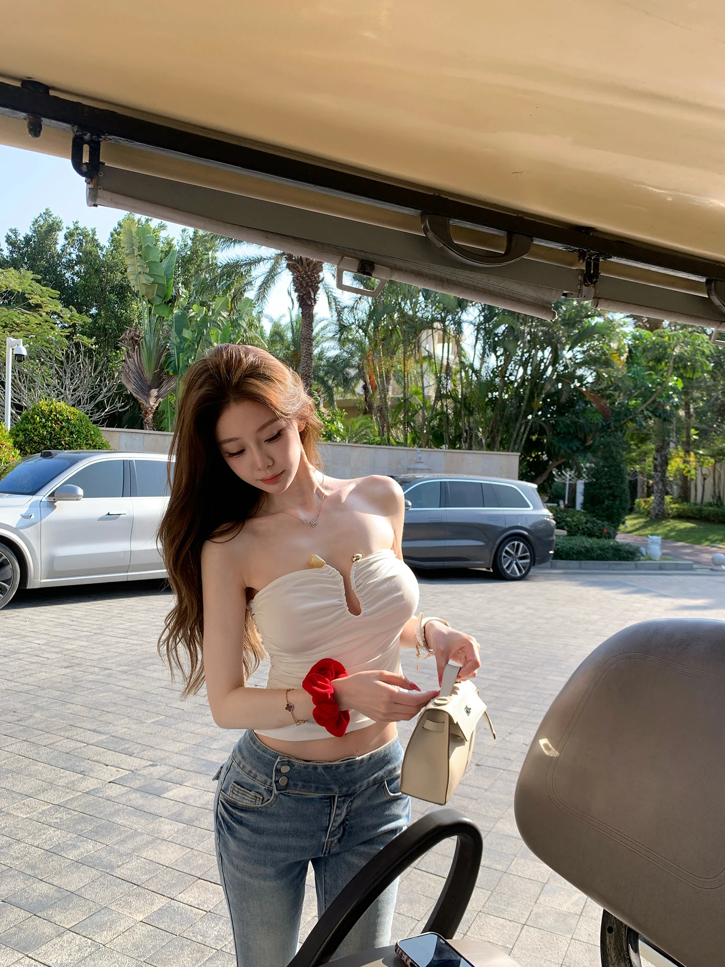

Chill Qiaoer Artistic Ring Buckle Slim Fit Elastic Strapless Sexy Short Pure Desire Small Top Women's Fashion Spring 2026