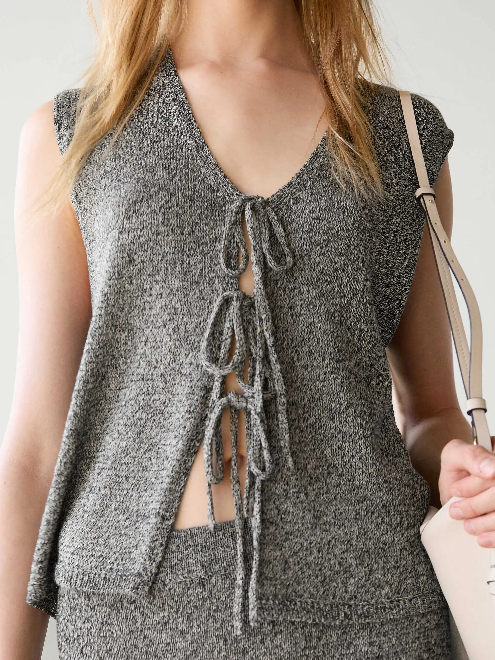 

Ethereal MD 2025 massidutti autumn new style of Women's casual fashion French grey knot knit vest sleeveless cardigan