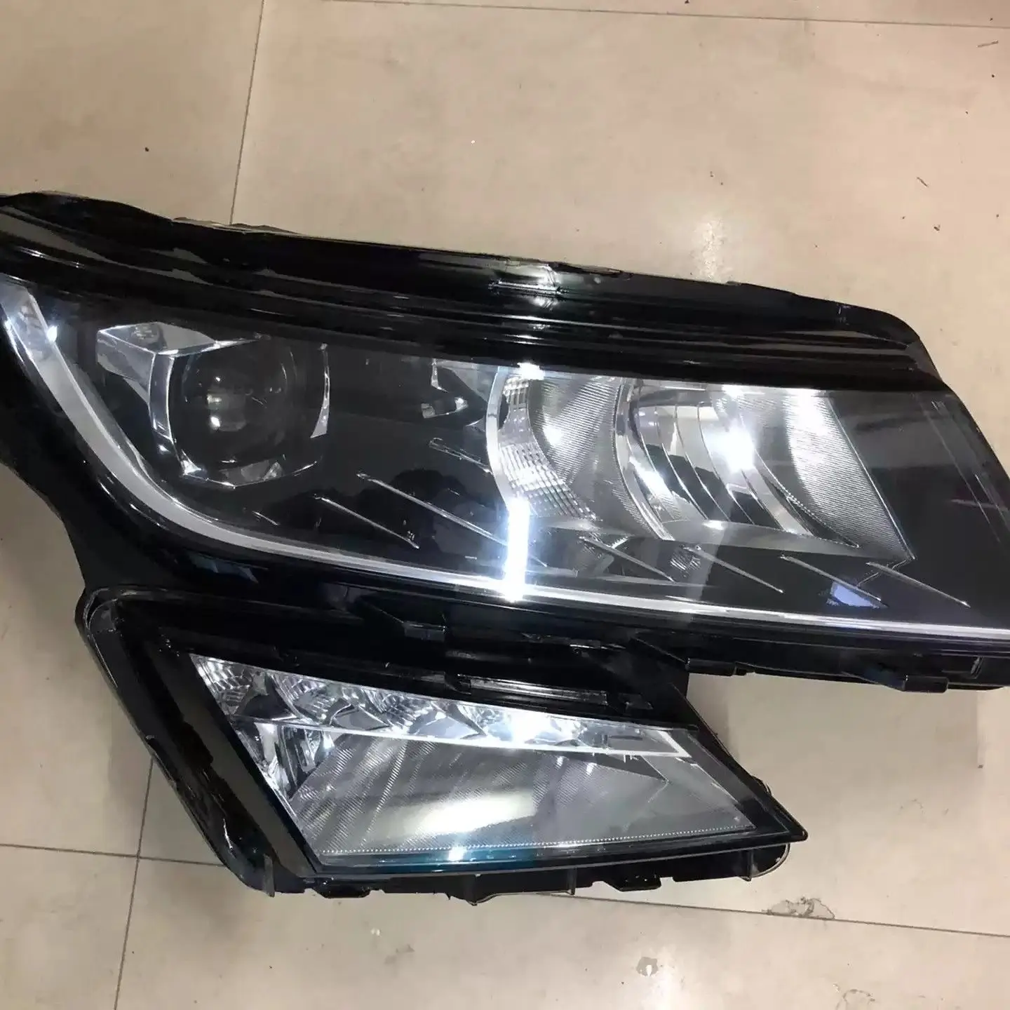 

Front Headlight HeadLamp for Skoda Kodiaq 2017 DRL Daytime Running Light Turn Signal