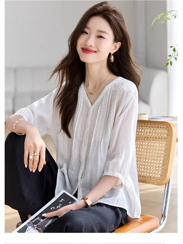 Letnia moda wysokiej jakości koszula haftowana dla kobiet Koreański styl Dekolt w serek Ochrona przed słońcem Jednolity kolor Klasyczna bluzka Damskie topy