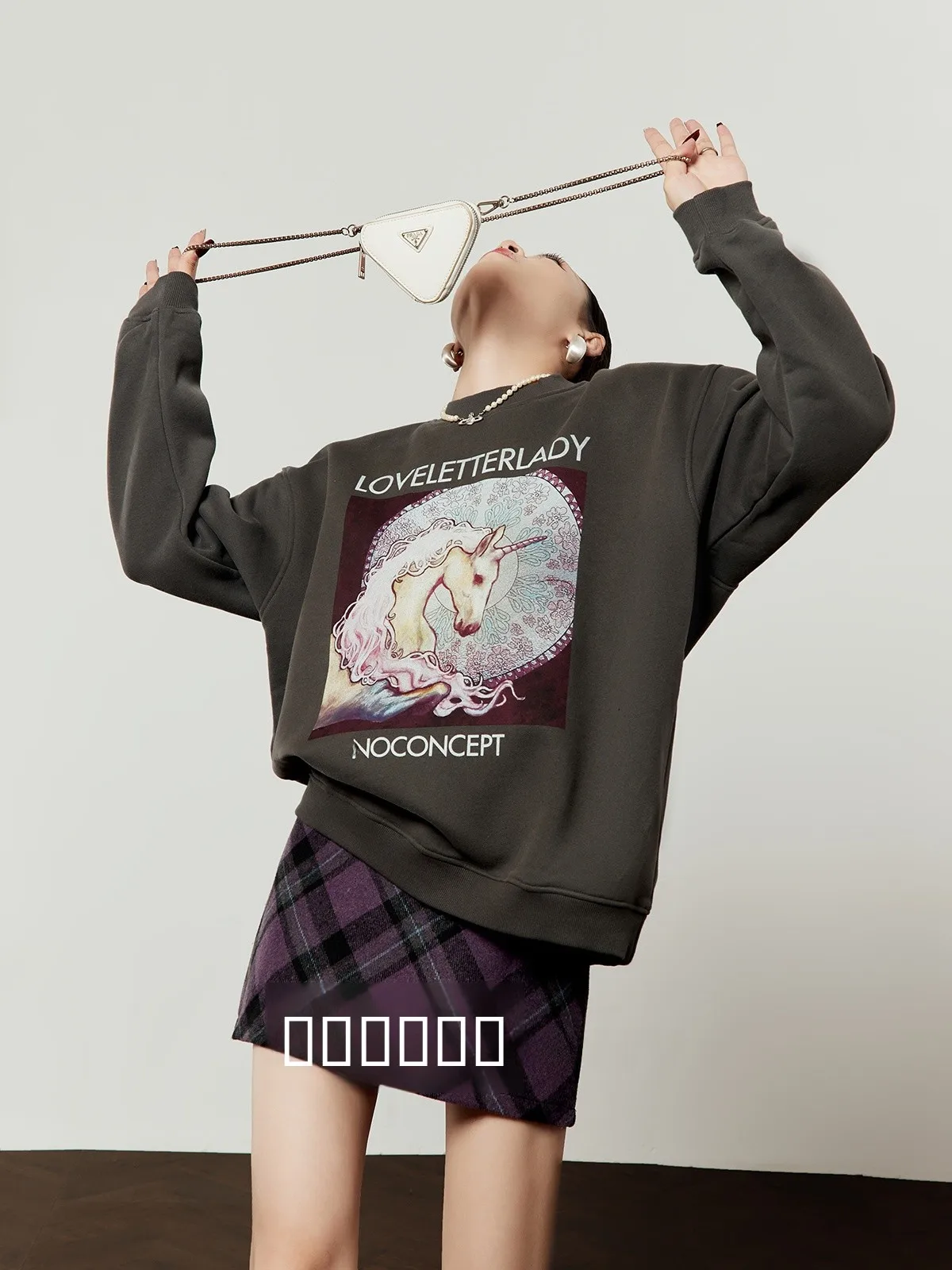 

Женский свитшот с круглым вырезом и флисовой подкладкой, весна 2026, новинка, с принтом в стиле масляной живописи, свободный крой, длинный рукав