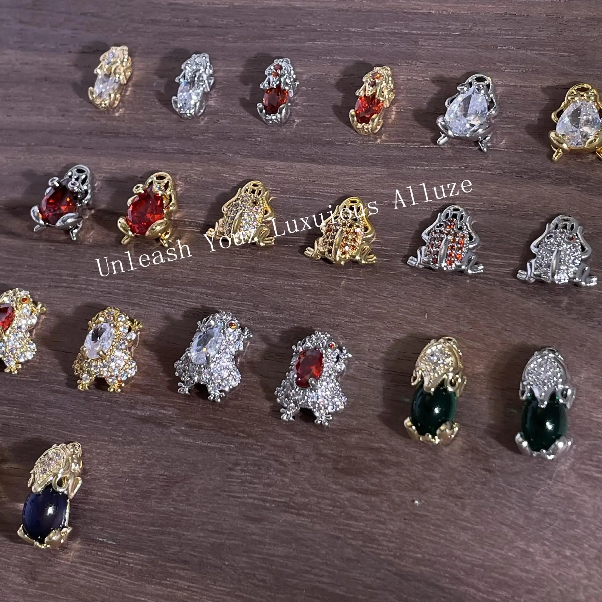 4 Pcs Kaniu 황금 두꺼비 네일 액세서리 3D 금속 지르콘 네일 라인스톤 장식 네일 액세서리 창의적인 재료