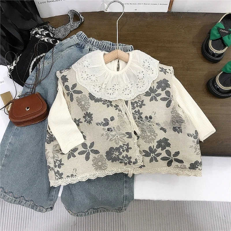 

Комплекты детской одежды в корейском стиле, весенне-осенние новые товары для девочек, свободный дизайн, кружевной жилет в стиле ретро, комплект из трех предметов, 2025 г.