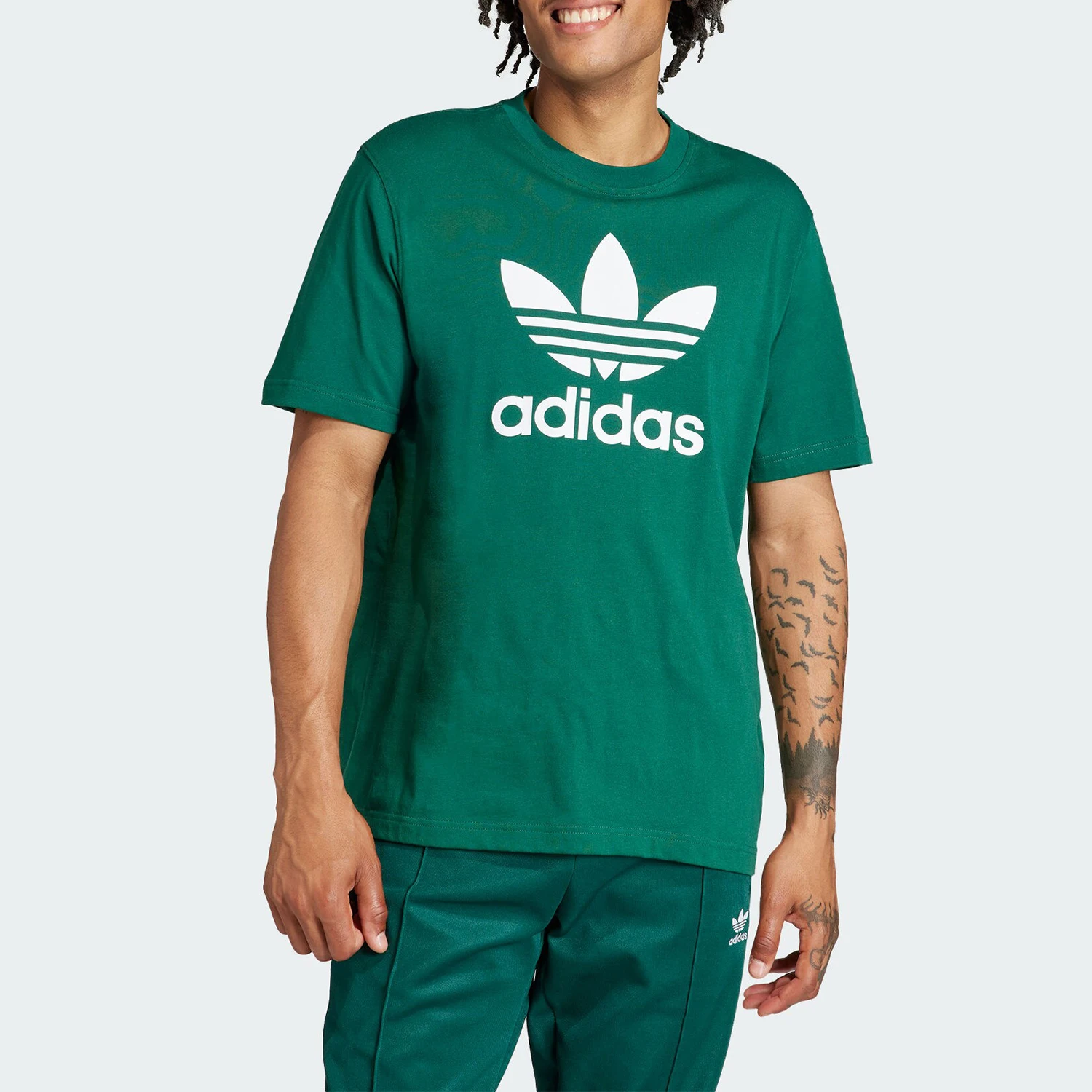 

Официальная оригинальная мужская классическая модная спортивная футболка с коротким рукавом Adidas IR7976