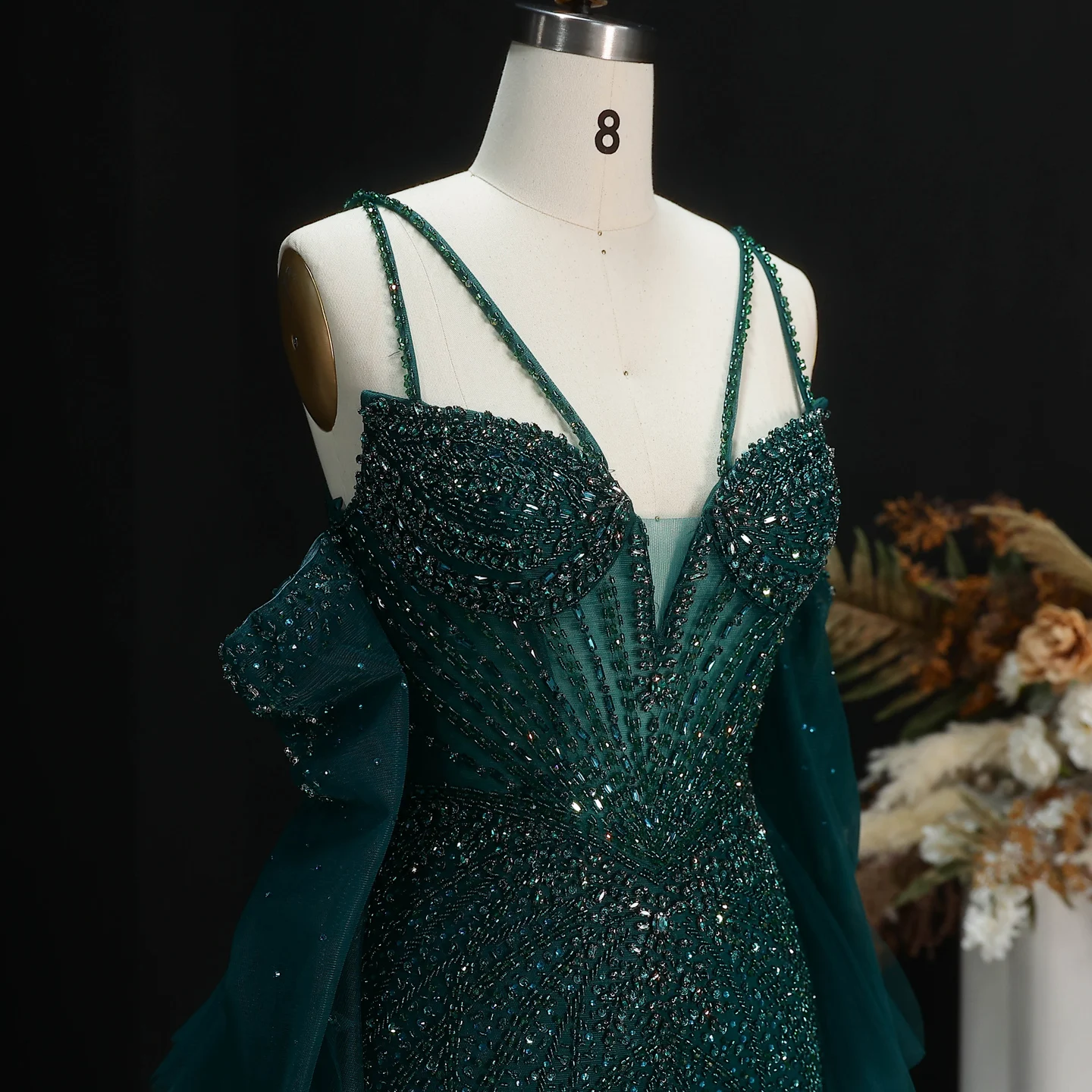 Sharon Said Dubai Grünes Abendkleid mit Spaghettiträgern, Perlen und Rüschenärmeln, formelles Ballkleid für Damen, SS123, maßgeschneidert – Detail 8