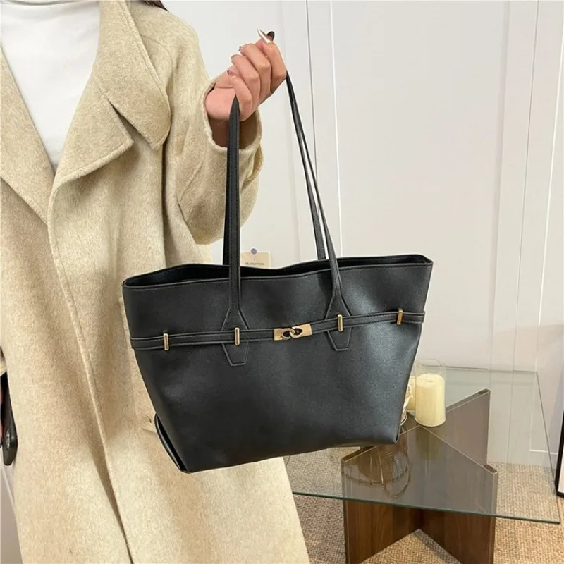

Versatile Glamorous Crossbody Bag Office Commuting Business Trip 2025 New Model Exquisite Chic Sleek Elegant Practical Stylish