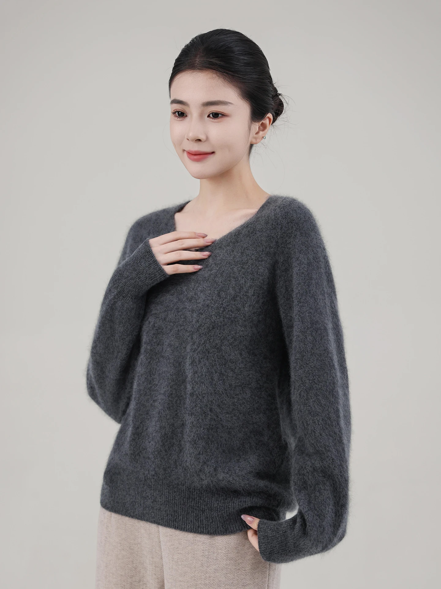 

Новый китайский женский вязаный свитер из кашемира, зимний базовый слой, V-образный вырез, свободный крой, модная внутренняя/внешняя одежда