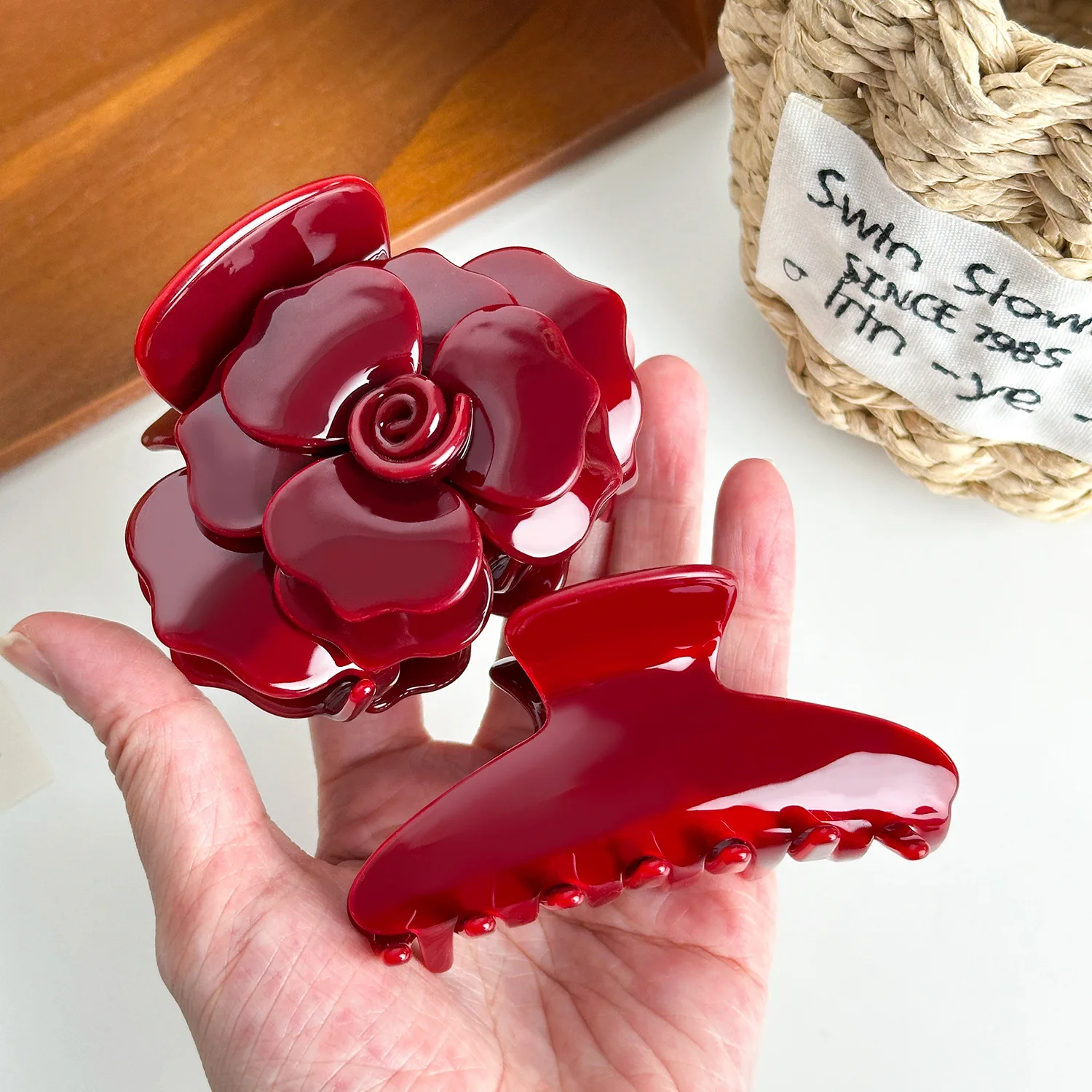 جديد التصميم الإبداعي الهندسة السنة الجديدة مشبك شعر أحمر ضوء فاخر موضة خلات القرش كليب مشبك شعر للفتيات امرأة