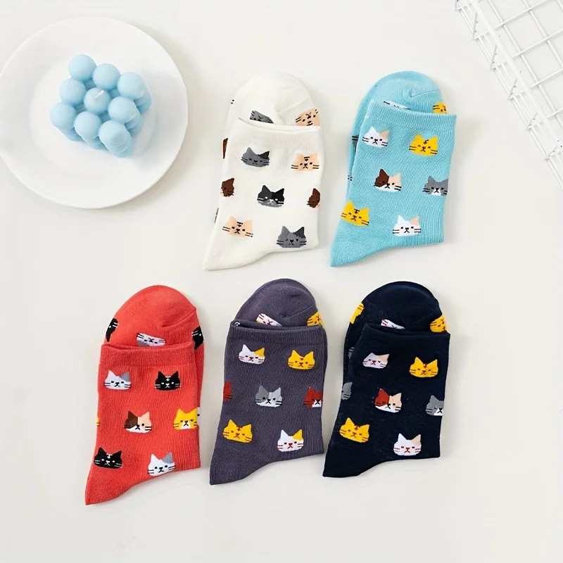 5足の秋と冬の女性用ファッショナブルで甘くてかわいい漫画の猫柄の多用途で快適で暖かいロングソックス