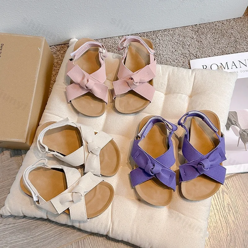 

2023 летние новые модные повседневные сандалии для девочек с перекрестными ремешками, детские универсальные удобные крутые пляжные туфли на плоской подошве с открытым носком