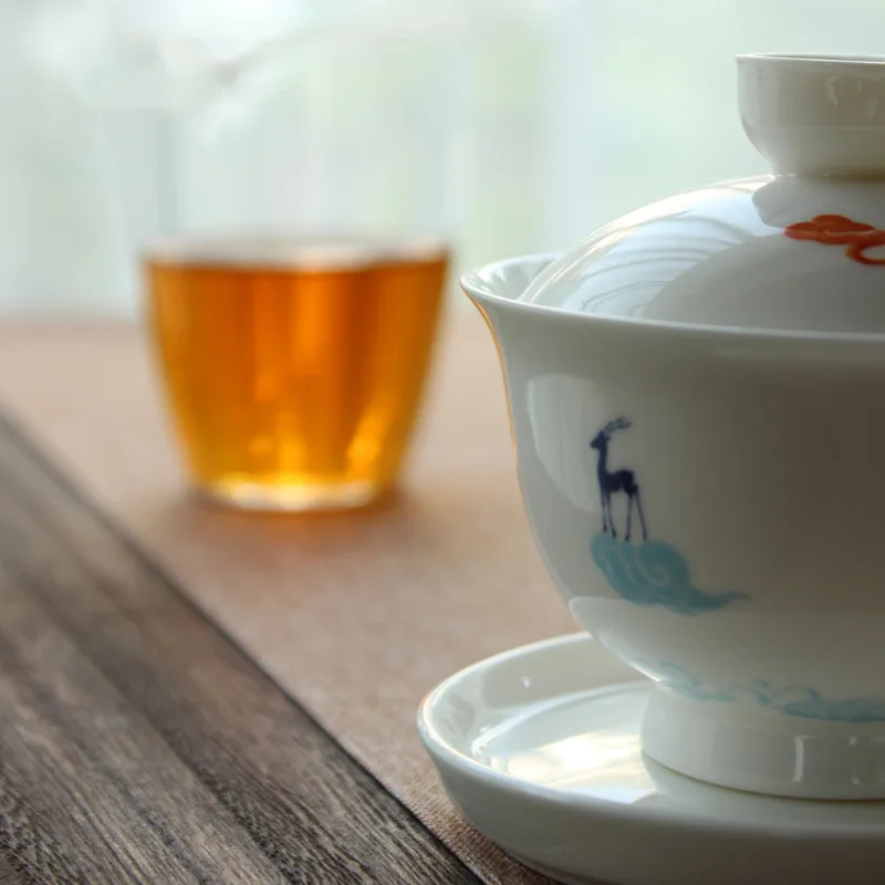 Gongjiu Color Deer White Porcelain Tea Cup Handheld Bowl with Lid Tea Bowl Tea Serving Cup Tea Set Dehua Porcelain