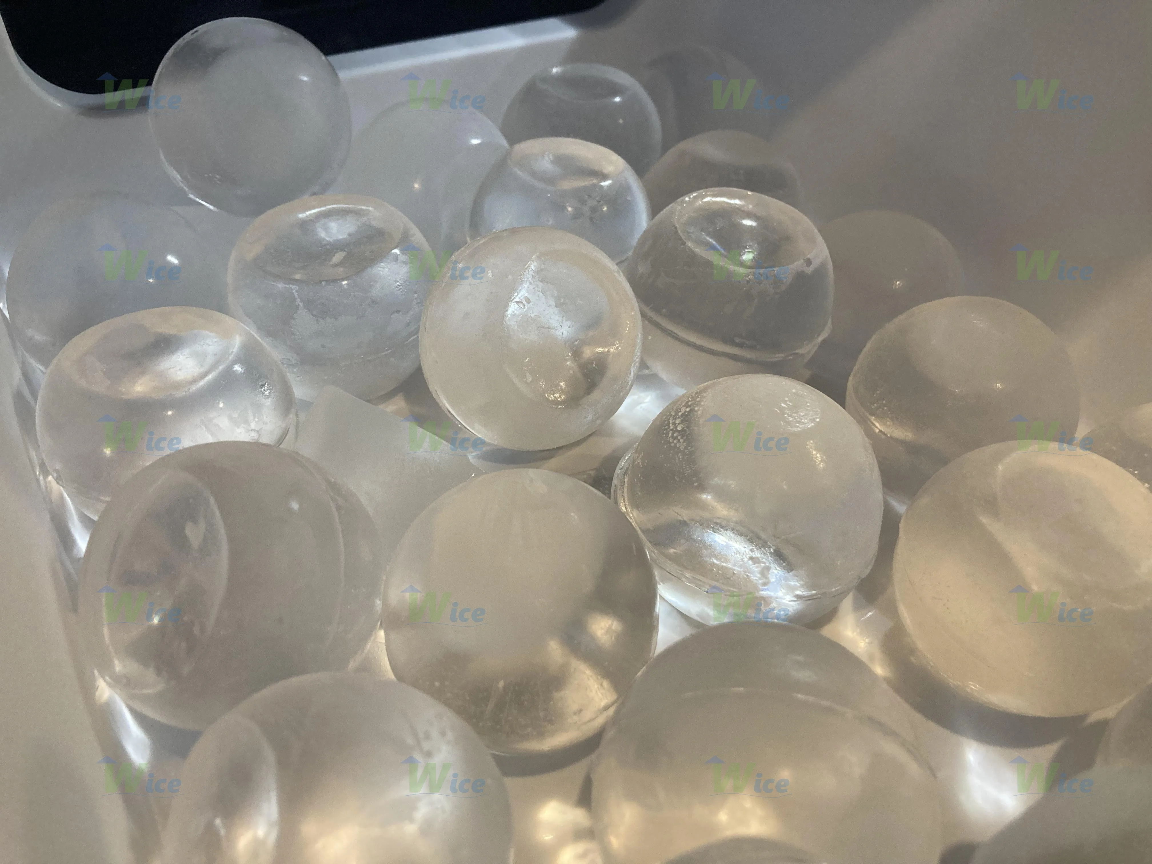 40 Pcs/24h Desktop Spherical Ice Maker Machine Compact for Home Bar Slow Melt Ice Balls for Whiskey and Cocktails Station